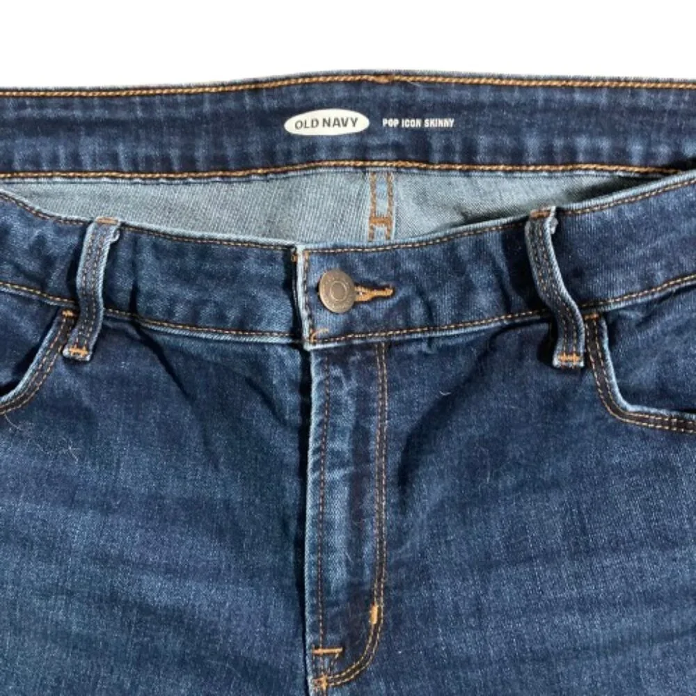 Old Navy Women's Jean Shorts sz 16 Bermuda Length, 5 Pocket, Medium Blue, EUC